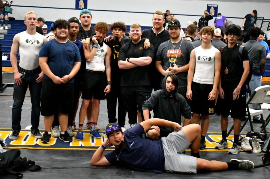 Boys Powerlifting Competes at Regionals