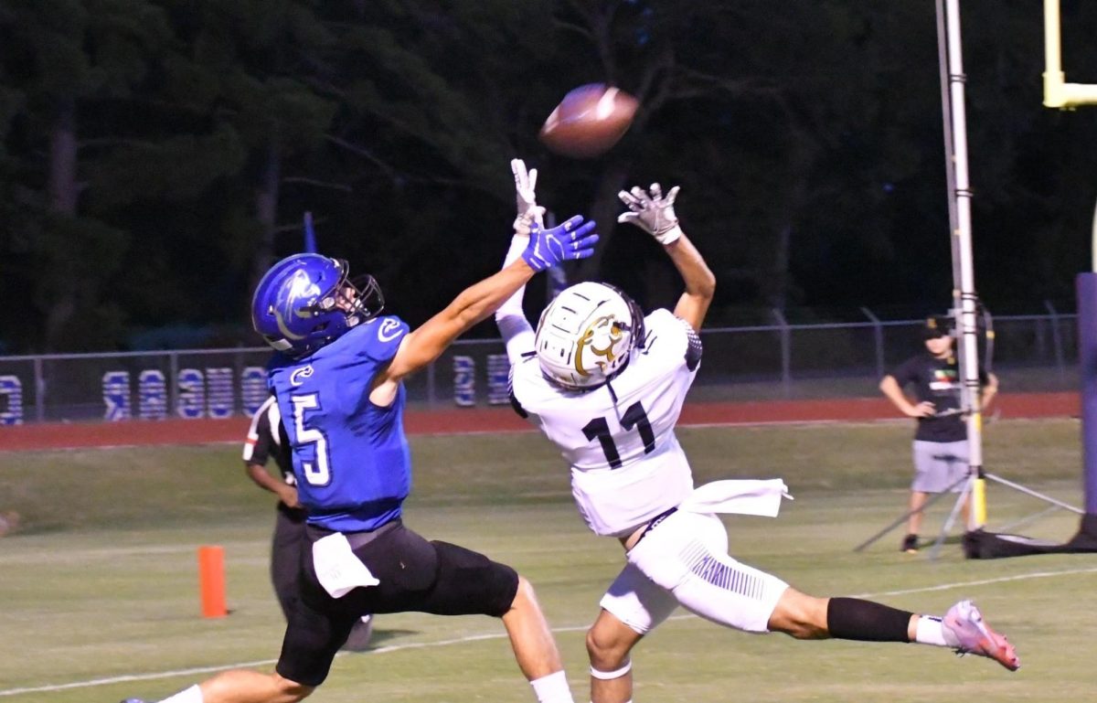 Jordyn Barrientos catches a pass during the season opener in Leon last Friday night. 